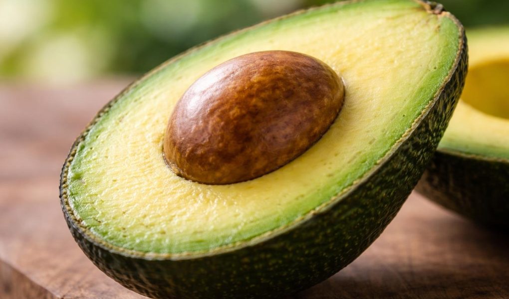 avocat-coupe-chair-verte-cremeuse